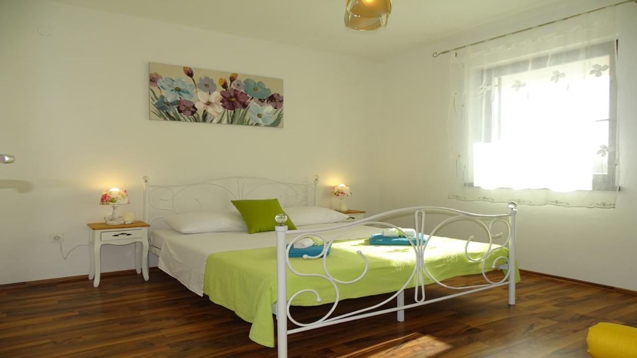Holiday Home Iva With Pool Sukošan Εξωτερικό φωτογραφία