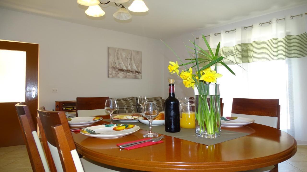Holiday Home Iva With Pool Sukošan Εξωτερικό φωτογραφία