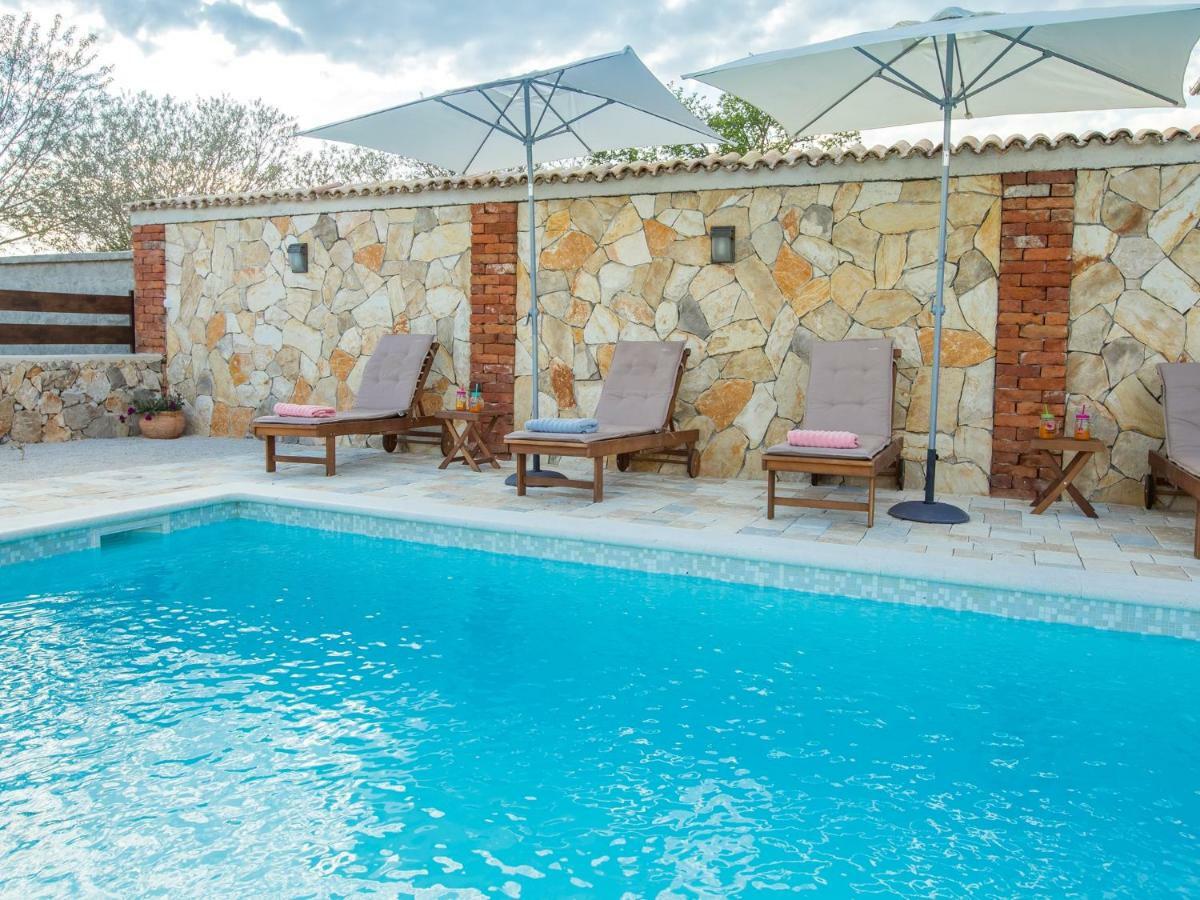 Holiday Home Iva With Pool Sukošan Εξωτερικό φωτογραφία