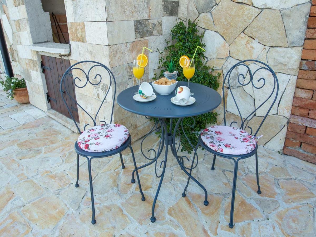 Holiday Home Iva With Pool Sukošan Εξωτερικό φωτογραφία