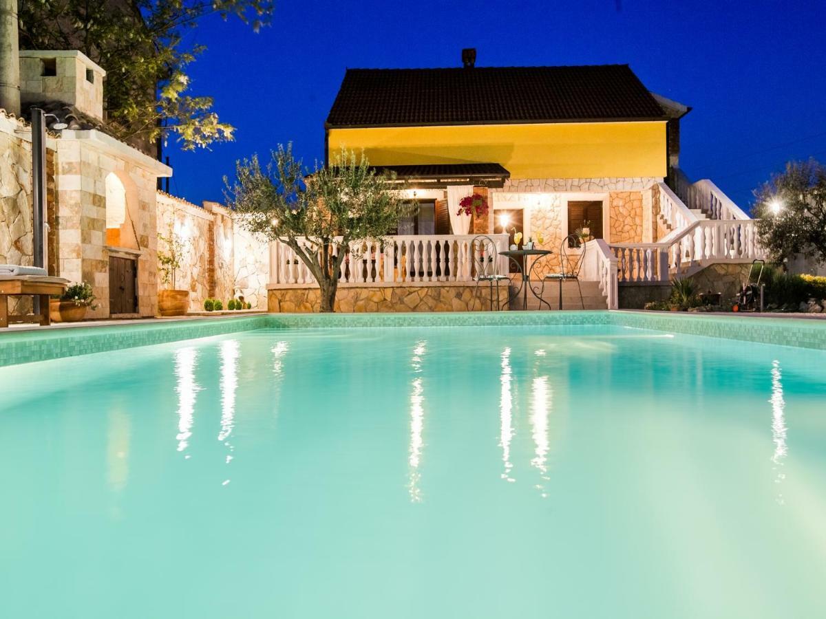 Holiday Home Iva With Pool Sukošan Εξωτερικό φωτογραφία
